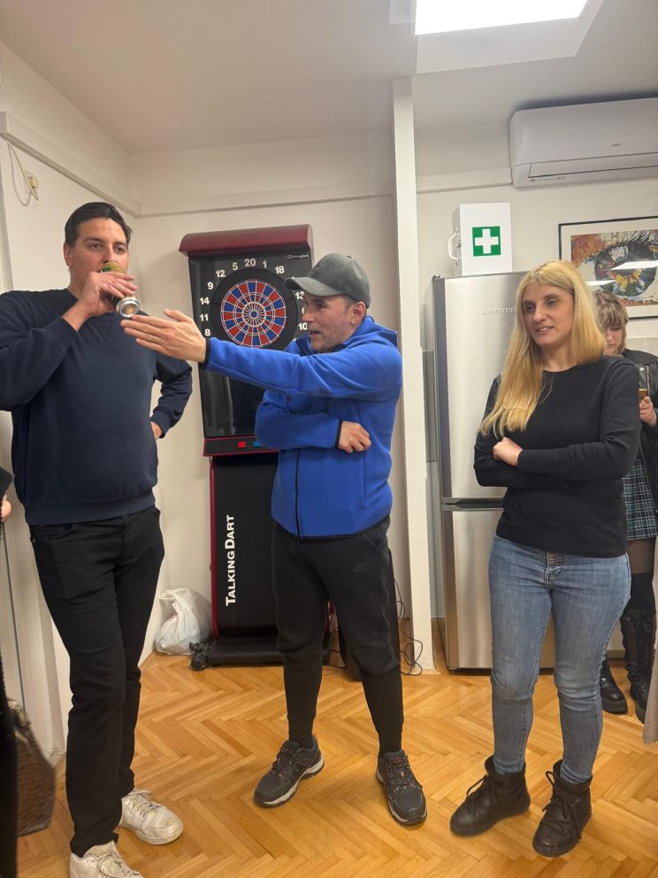 Ivan Tokić i Ivana Mitar najavljuju gostovanje Ivice Lazanea u udruzi, uskoro kreće show.