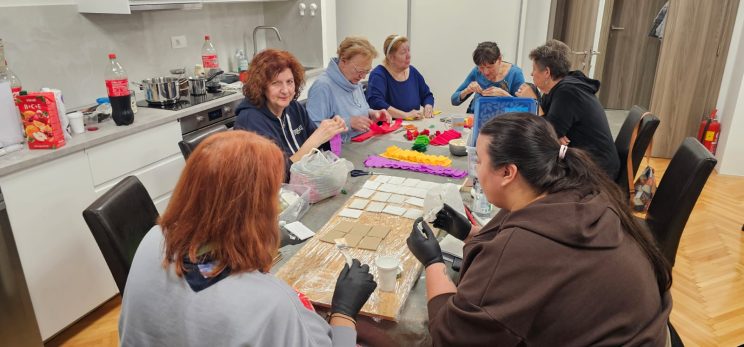 Kreativna radionica - izrada cvjetova od krep papira