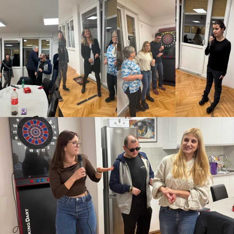 Kolaž fotografija. Članovi okupljeni oko pikada, igraju pikado, a zatim uzimaju mikrofon u ruke i krece karaoke show u udruzi.