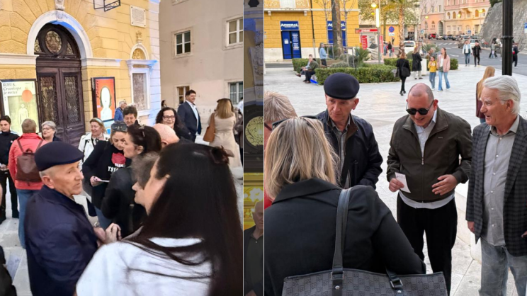 Dvije fotografije ljudi okupljenih na otvorenom na gradskom trgu, u razgovoru. U pozadini su vidljive zgrade i ulične svjetiljke.